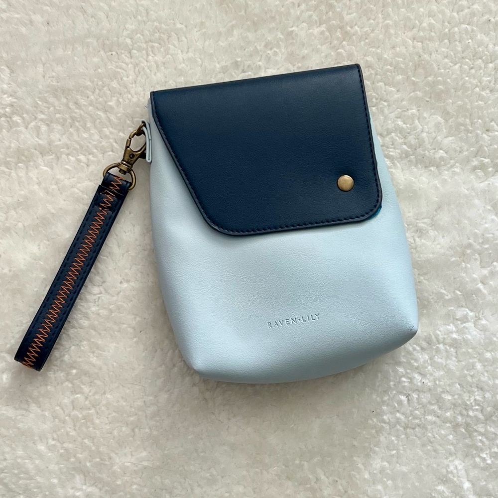 Raven + Lily x American Airlines Blue Vegan Leather Crossbody Pouch / Wristlet - Picture 2 of 6